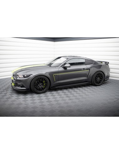 Faldones laterales Street Pro Ford Mustang GT Mk6 (Con flaps)