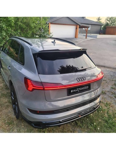 Lip trasero Audi E-tron (S-Line)(Con barras verticales)