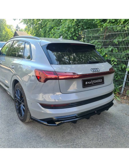 Lip trasero Audi E-tron (S-Line)(Con barras verticales)