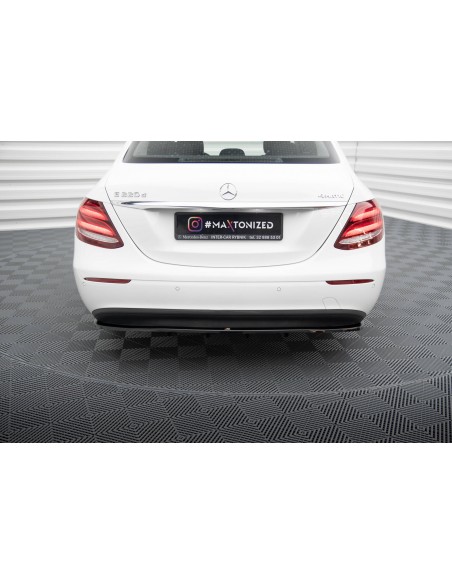 Lip trasero Mercedes-Benz E W213 (Con barras verticales)