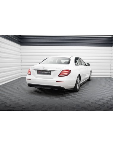 Lip trasero Mercedes-Benz E W213 (Con barras verticales)