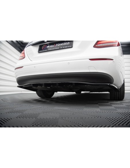 Lip trasero Mercedes-Benz E W213 (Con barras verticales)