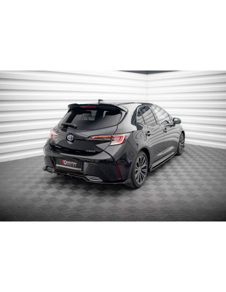 Lip trasero Toyota Corolla XII Hatchback (Con barras verticales)