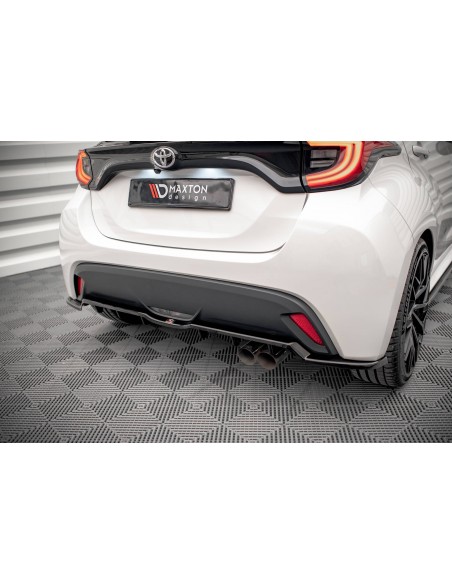Lip trasero V.2 Toyota Yaris Mk4 (Con barras verticales)