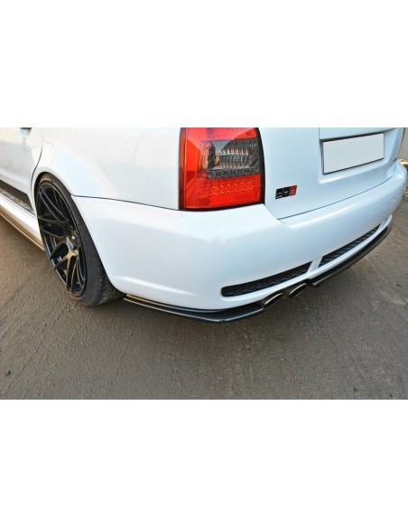 Lip trasero Audi RS4 B5 (Con barras verticales)