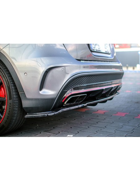 Lip trasero central Mercedes-Benz GLA 45 AMG X156 (Con barras verticales) Lip trasero central Mercedes-Benz GLA 45 AMG X156 (Con barras verticales)