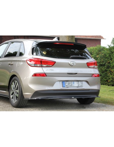 Lip trasero central Hyundai i30 Mk3 Hatchback (Sin barras verticales) Lip trasero central Hyundai i30 Mk3 Hatchback (Sin barras verticales)
