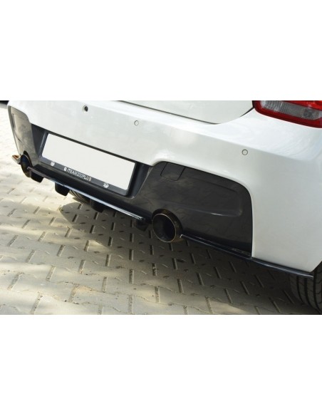 Lip trasero central BMW Serie 1 F20/F21 (Con pack M)(con barras verticales) Lip trasero central BMW Serie 1 F20/F21 (Con pack M)(con barras verticales)