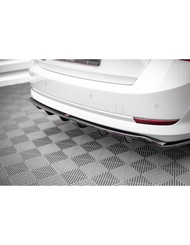 Lip trasero central Skoda Octavia Mk4 (Con barras verticales)