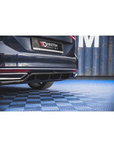 Lip trasero central Volkswagen Passat B8 (Con barras verticales)