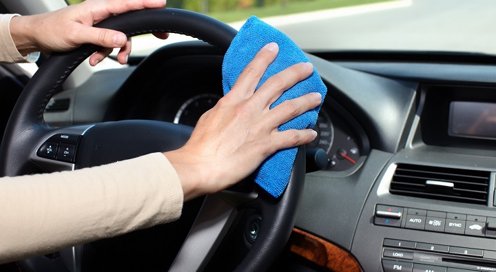 Cómo limpiar el volante del coche con productos que tienes por casa para  que quede perfecto